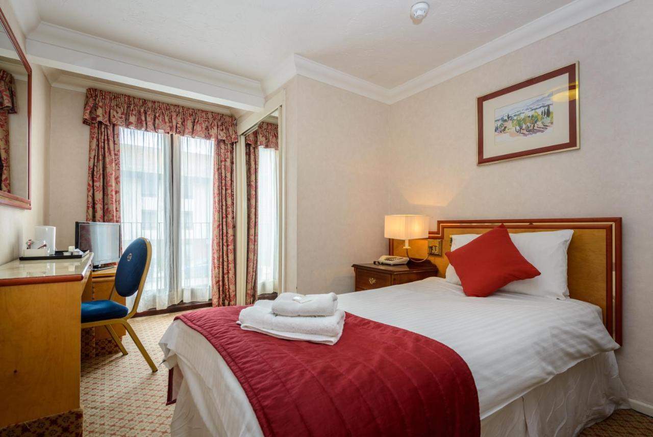 Russell Hotel 3*
