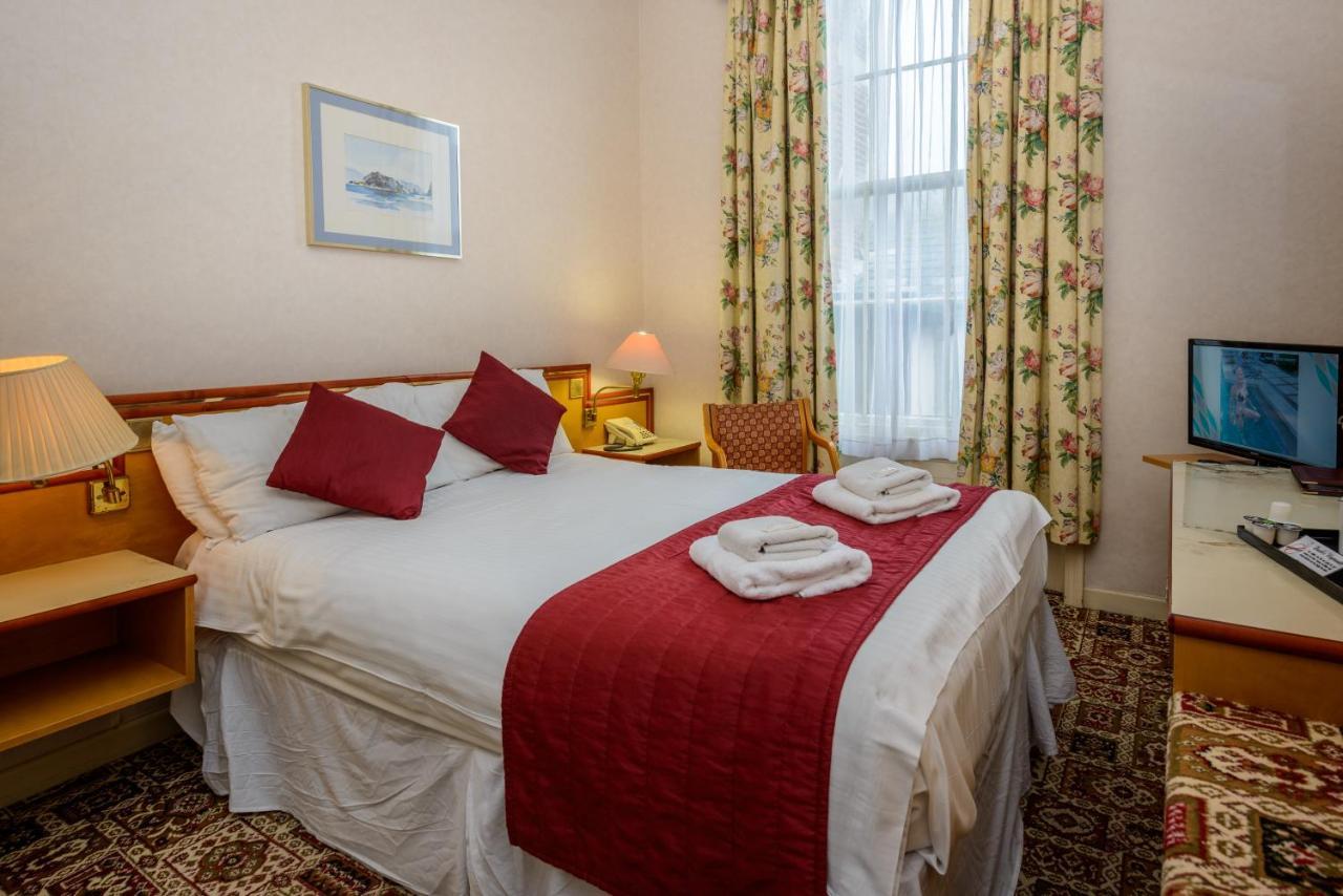Russell Hotel